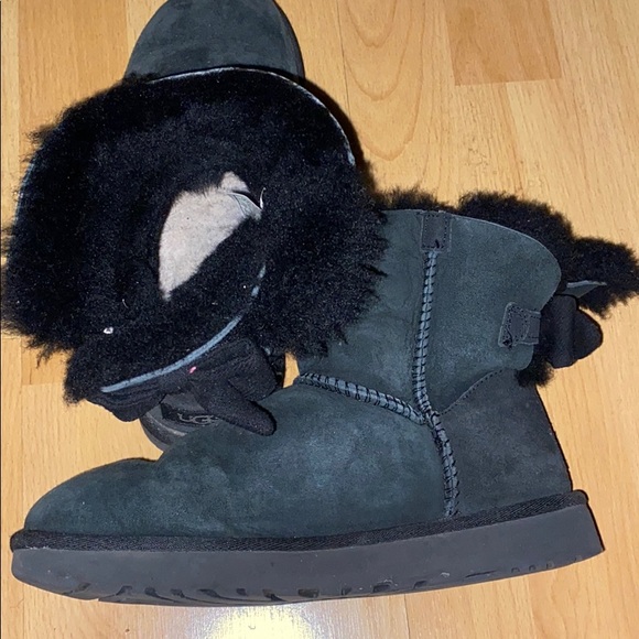 Bow Tie Uggs - Picture 3 of 4